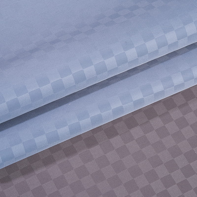 Comment équilibrer le coût de production et les exigences de protection de l'environnement du tissu en polyester combiné?