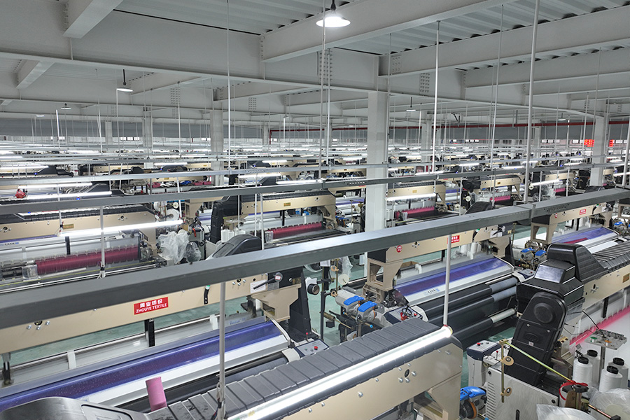 La 136th Canton Fair est sur le point de s'ouvrir, et le stand de Jiaxing City Zhouye Textile Co., Ltd. a attiré beaucoup d'attention